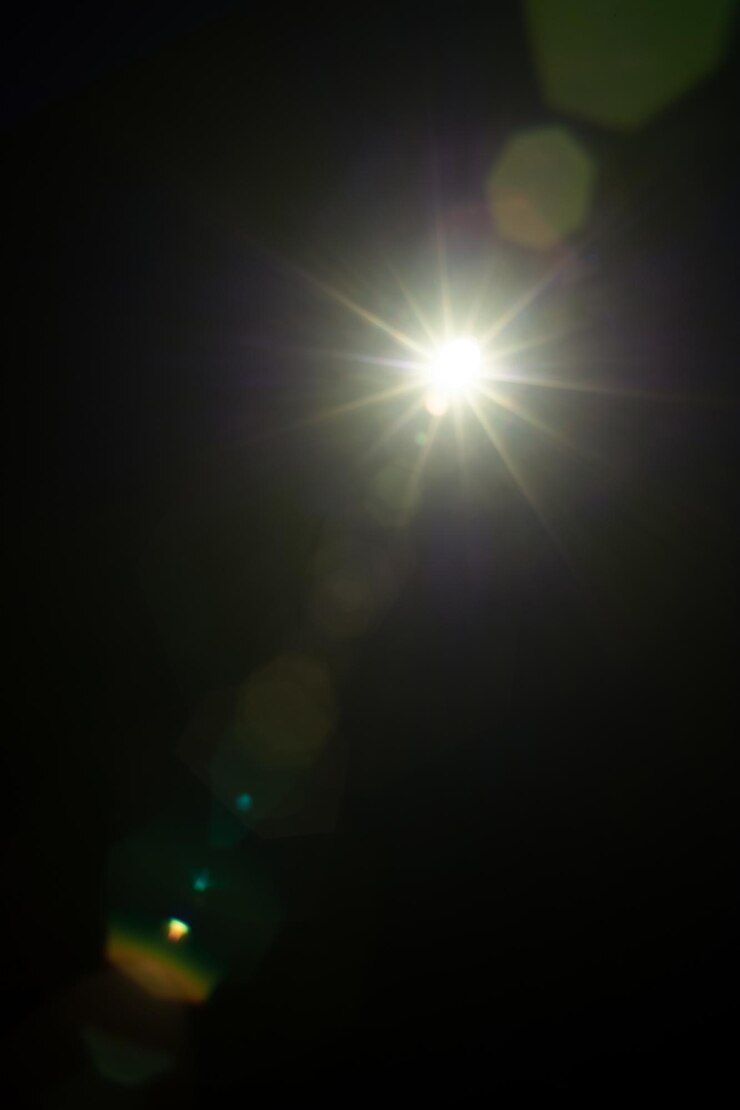 Foto abstracto flare solar natural no preto
