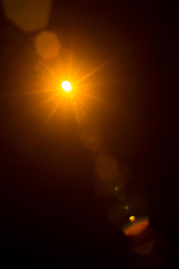 Foto abstracto flare solar natural no preto