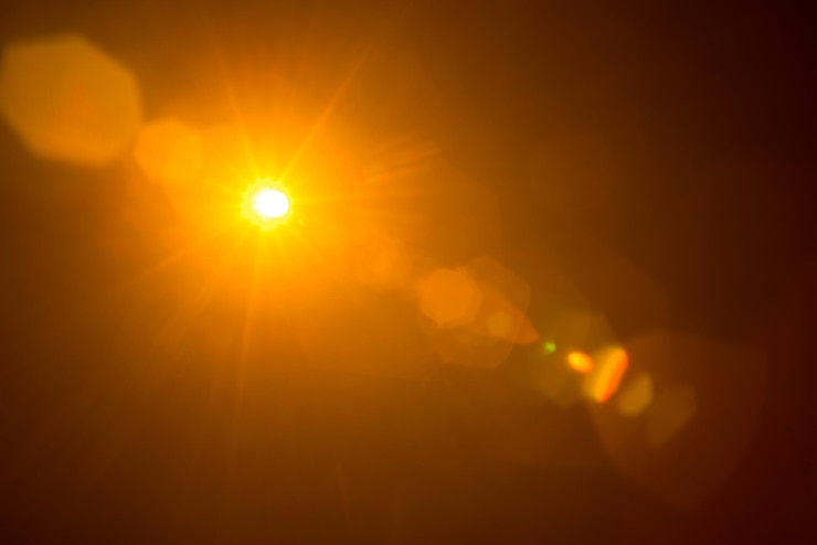 Foto abstracto flare solar natural no preto