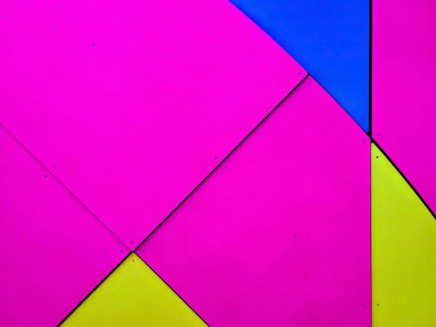 Abstracto geométrico vibrante con paneles de magenta en negrita