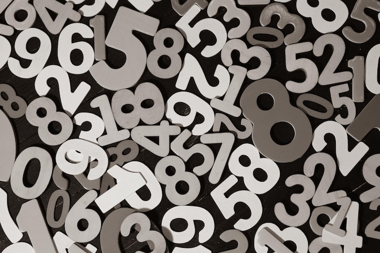 Foto abstracto números matemáticos en un fondo en blanco y negro finanzas y concepto de datos