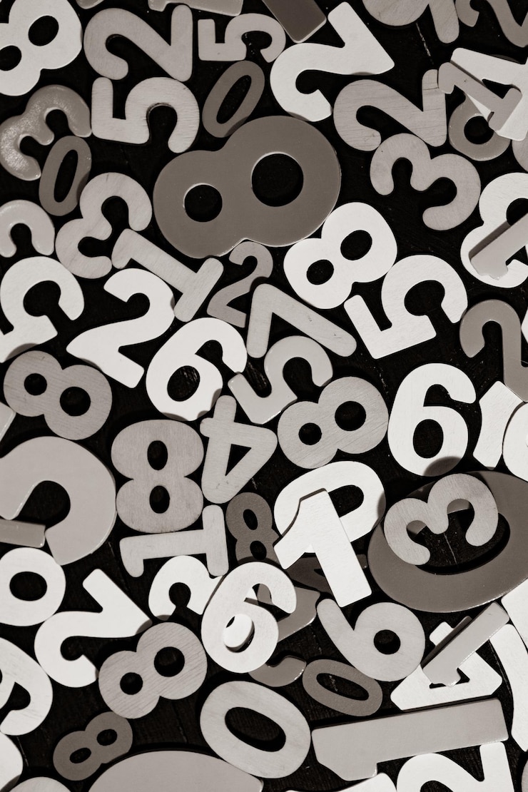 Foto abstracto números matemáticos en un fondo en blanco y negro finanzas y concepto de datos
