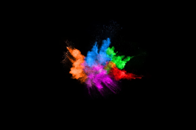 abstrakte farbige Staubexplosion auf einem schwarzen Hintergrund.