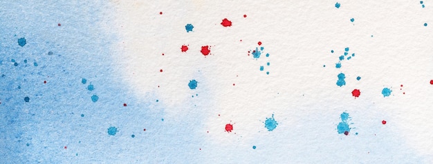 Abstrakte Kunst Hintergrund hellblaue und weiße Farben mit Farbverlauf Aquarellmalerei mit roten Flecken