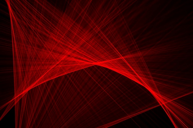 Abstrakte rote Linien, die durch Licht auf schwarzem Hintergrund gezeichnet werden. Laserlinien
