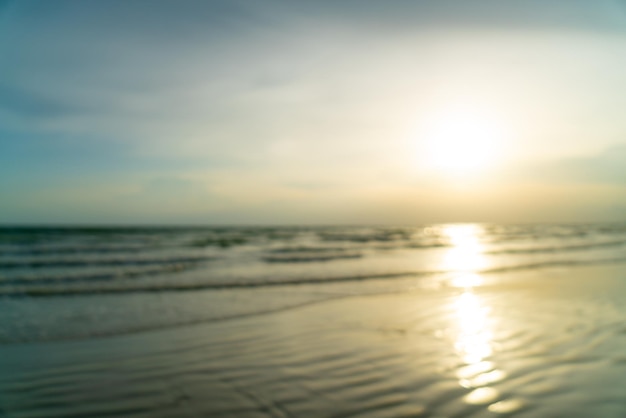 Abstrakte Unschärfe schöner Meeresstrand mit Sonnenuntergang für den Hintergrund