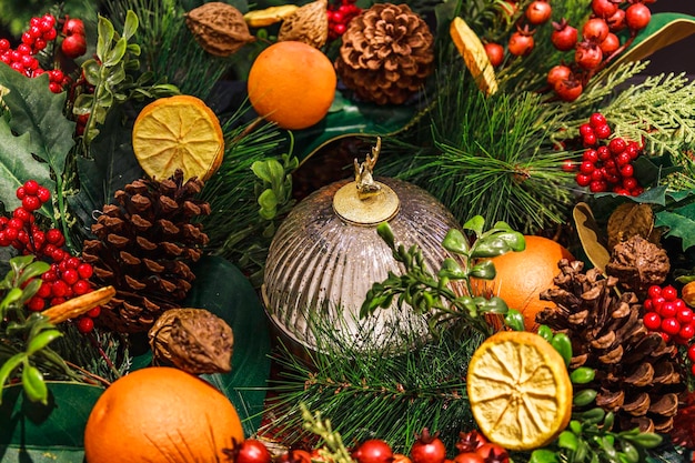 Foto abstrakter adventshintergrund - weihnachtsdekoration mit ornament