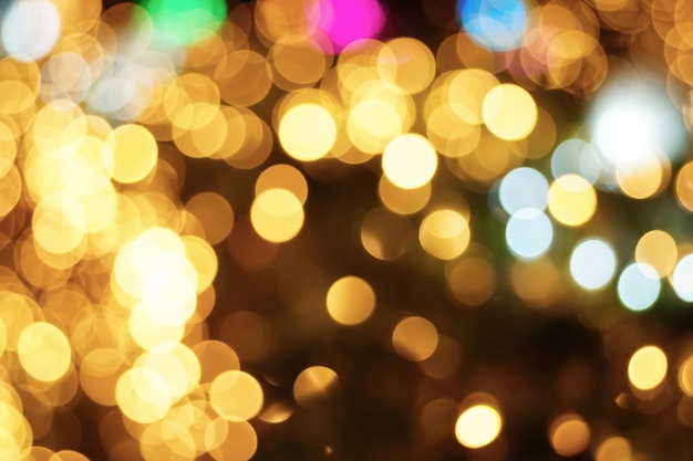 Abstrakter Bokeh-Hintergrund des goldenen Weihnachtslichtes