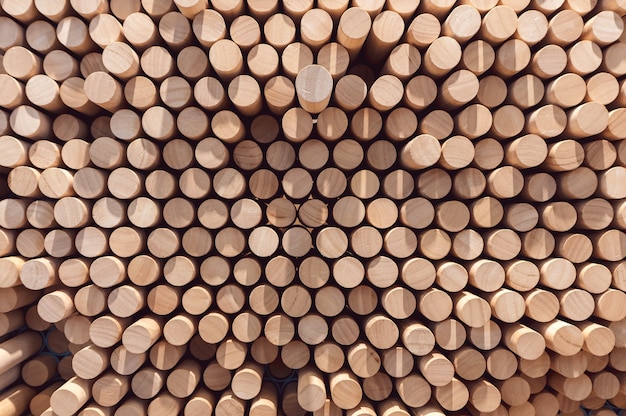 Abstrakter gestapelter Holzprotokollhintergrund für Ihr Umgebungsdesign.