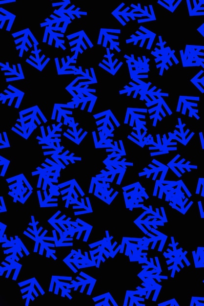 Abstrakter Hintergrund blaue Schneeflocken auf schwarzem Hintergrund