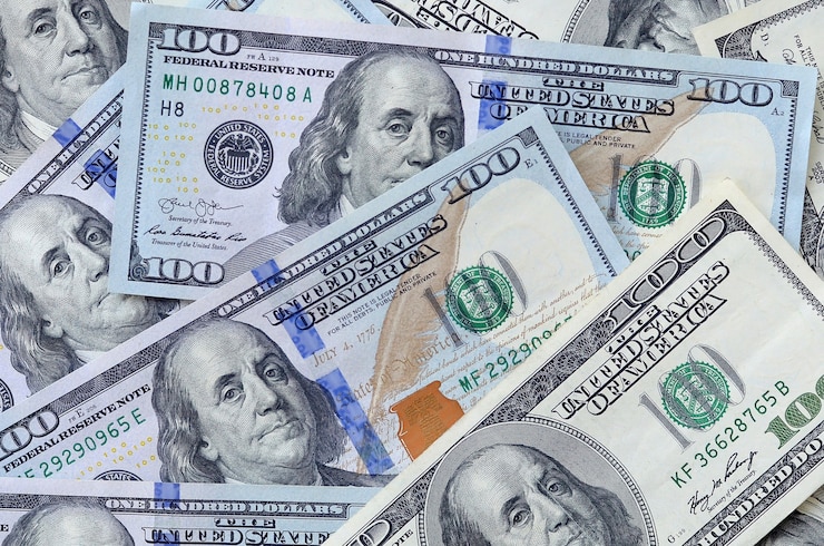 Foto abstrakter hintergrund mit vielen hundert dollarscheinen schließen oben