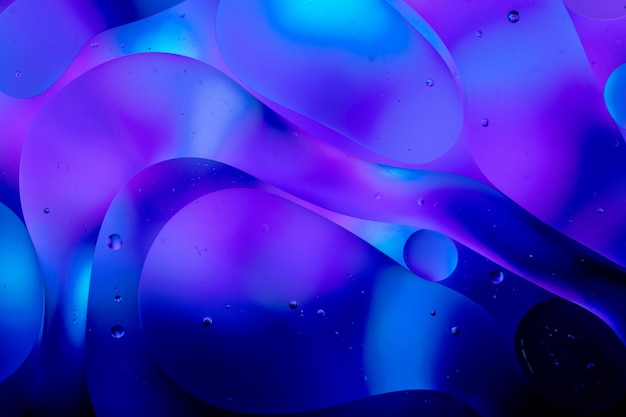 Abstrakter Hintergrund von verschwommenen Kreisen, Bokeh-Lichtern und Wassertropfen