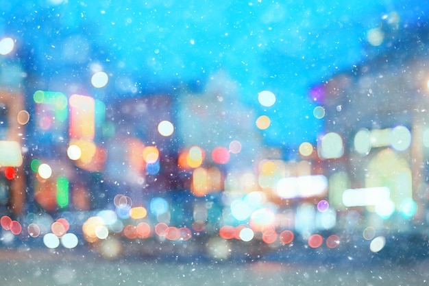 abstrakter Schnee verschwommener Hintergrund Lichter der Stadt, Winterurlaub neues Jahr
