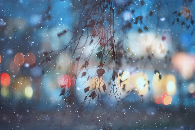 abstrakter Schnee verschwommener Hintergrund Lichter der Stadt, Winterurlaub neues Jahr