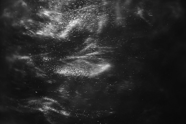 Abstrakter schwarzer Hintergrund mit Paillettenrauch mit Wellen und Flüssigkeitsüberlauf