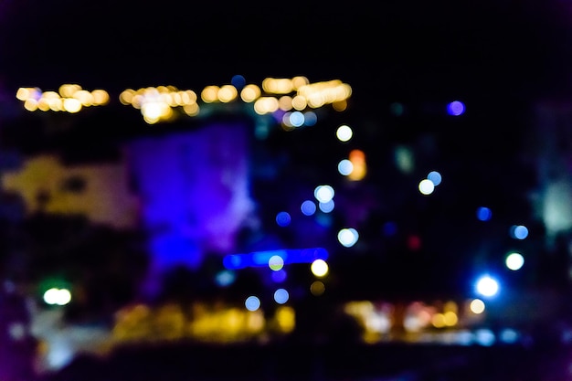 Abstrakter und unscharfer Hintergrund des Bokeh-Konzepts der Stadtlichter