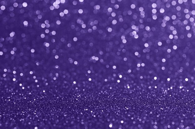 Abstrakter unscharfer Hintergrund. Funkelndes Bokeh. Glitter Textur. Hervorragende ultraviolette Farbe.