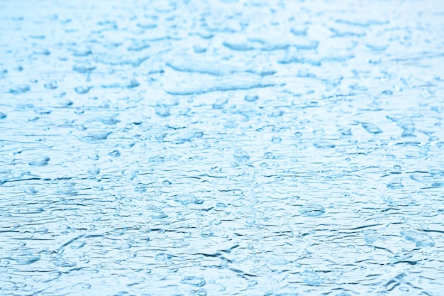 Abstrakter verschwommener Hintergrund mit Wassertröpfchen