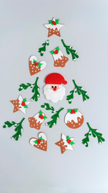 Abstrakter Weihnachtshintergrund mit Lebkuchensternen und Glockenaufklebern