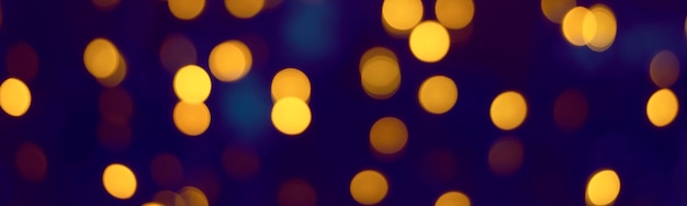 Abstraktes Gelbgold-Bokeh. Hintergrundunschärfe, Banner. Weihnachtsbeleuchtung