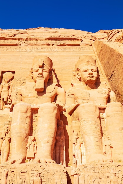 Abu Simbel el Gran Templo de Ramsés II tallado en la roca Nubia Egipto 19 de octubre de 2023