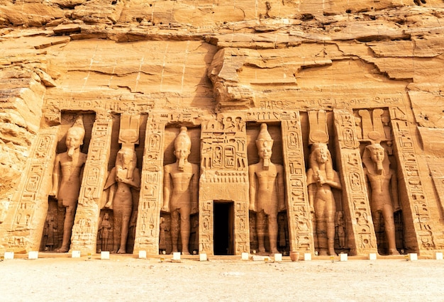 Abu Simbel el pequeño templo de Hathor y Nefertari Egipto