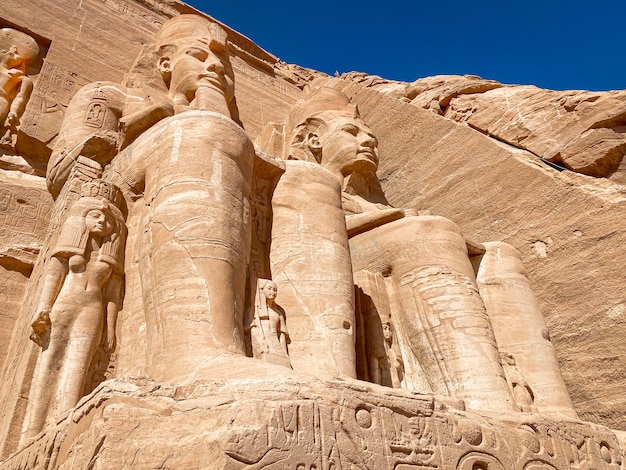 Abu Simbel, uma rocha na Núbia, dois antigos templos egípcios, o tempo de Ramsés II