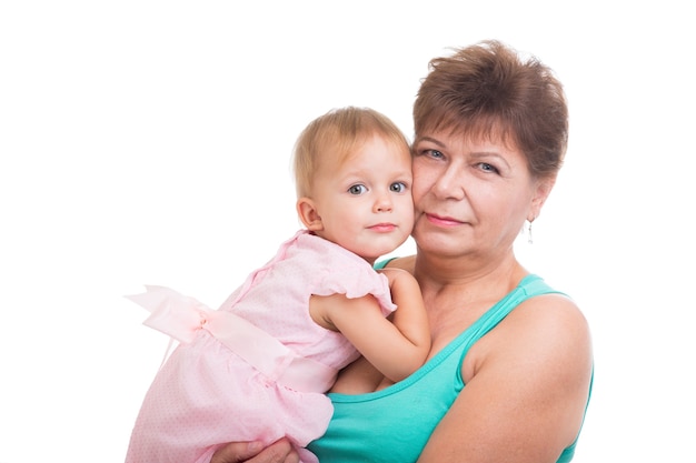 Abuela y nieta sobre un fondo blanco.