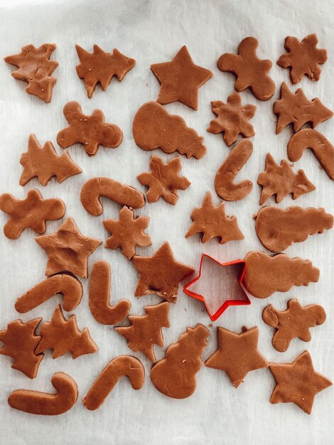 Foto abundancia de galletas de navidad en una mesa