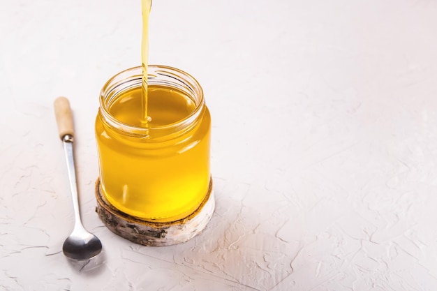 Acabo de preparar la mantequilla de ghee en la mesa