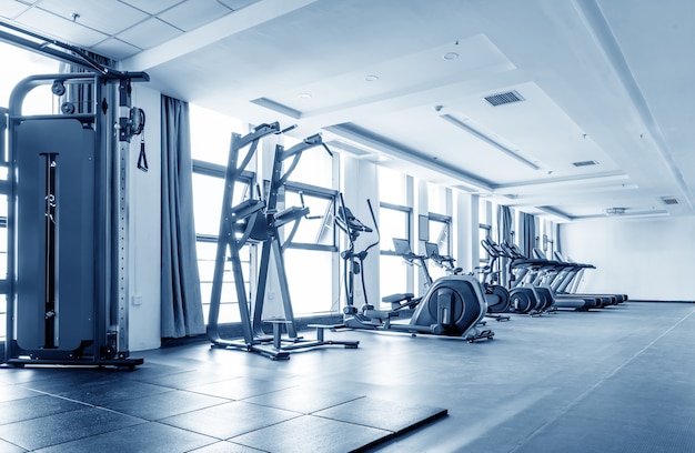 academia com bicicletas para aula de fitness