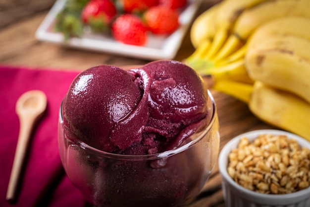 Açaí congelado na tigela Açaí brasileiro