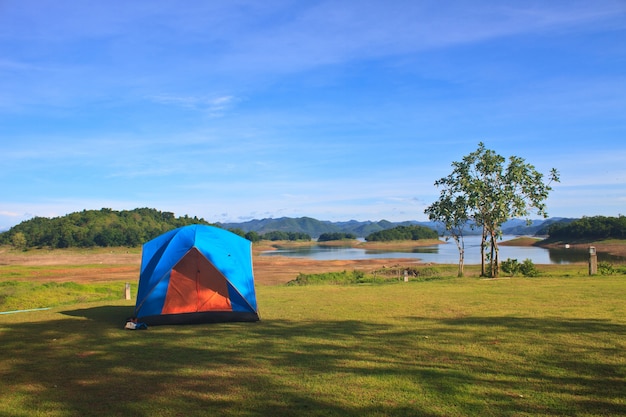 Foto acampamento na manhã