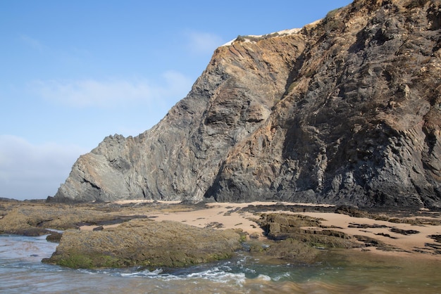 Foto acantilado y mar playa odeceixe, algarve, portugal
