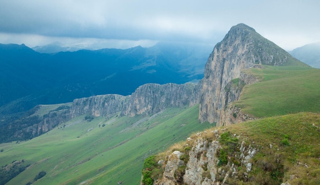 Acantilado en la naturaleza Hora de verano de Armenia