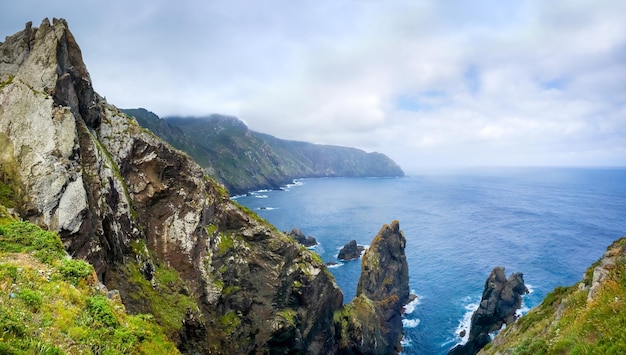 Acantilados de Cabo Ortegal y océano atlántico Galicia España