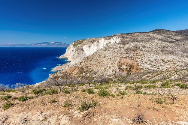 Acantilados y mar Ioanian en Zakynthos Grecia