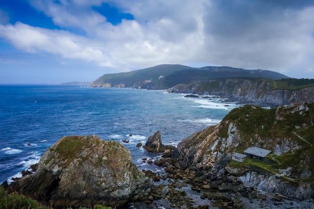 Foto acantilados de ortigueira y océano atlántico galicia españa