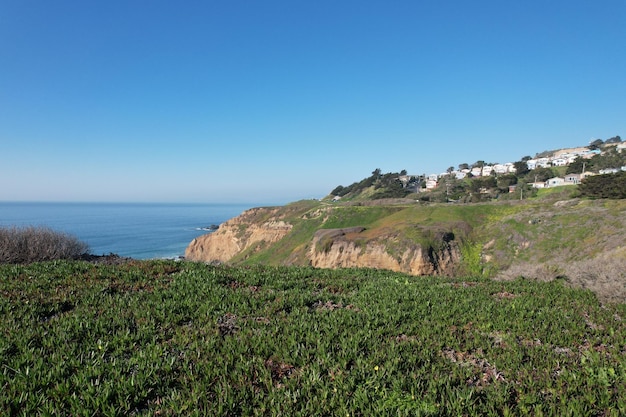 Acantilados y parque de rocas Ocean Mussell en Pacifica California