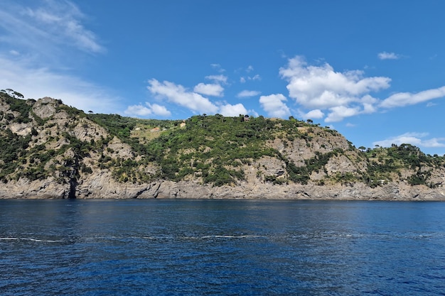 Acantilados de Portofino desde el mar