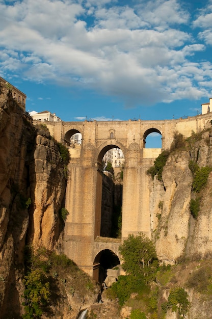 Acantilados y puente de ronda en la provincia de malaga andalucia