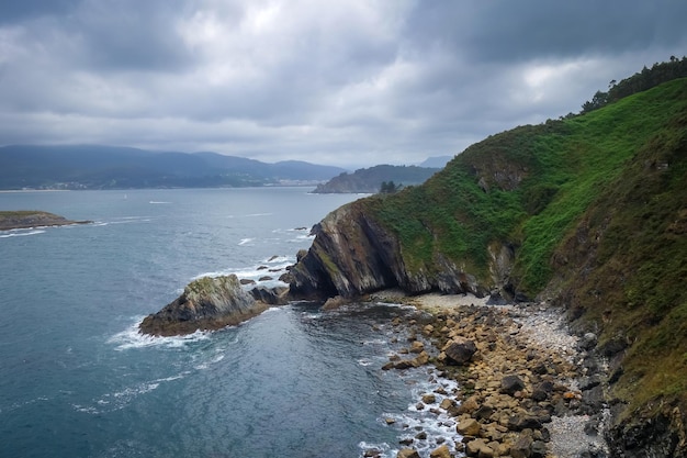 Acantilados de Punta Socastro y océano Atlántico Galicia España