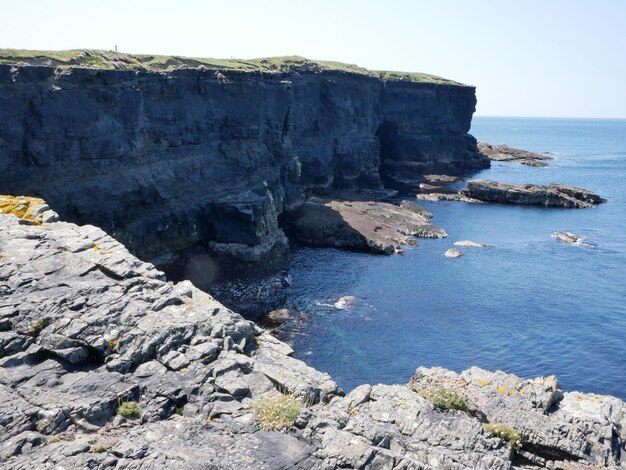 Foto acantilados y rocas del océano atlántico cañón y laguna belleza en la naturaleza antecedentes de viajes de vacaciones