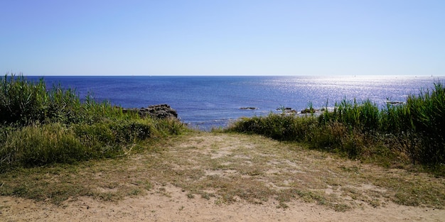 Acceso panorámico a la playa en el oeste de Francia TalmontSaintHilaire en panorama de encabezado web