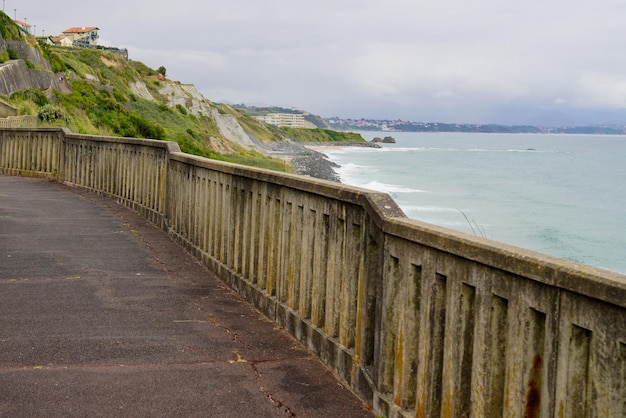 Acceso a la playa de la Costa Vasca en Biarritz en Pirineos-Atlántico francia