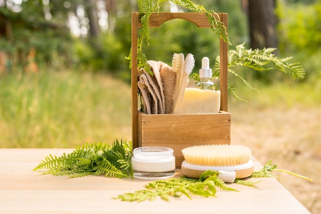 Accesorios de baño de desperdicio cero concepto de cuidado del cuerpo de spa estilo de vida ecológico