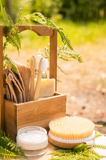 Accesorios de baño de desperdicio cero concepto de cuidado del cuerpo de spa estilo de vida ecológico