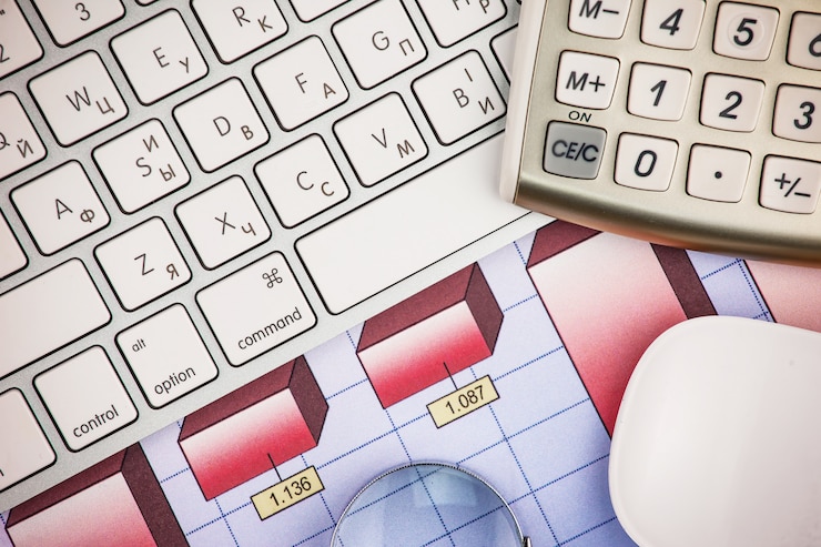Foto accesorios para hacer negocios en la oficina sobre la mesa
