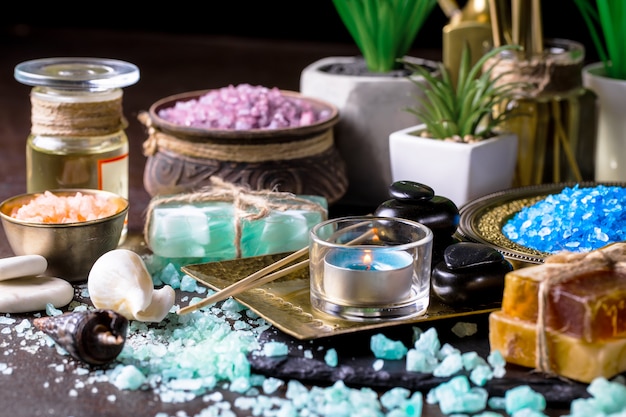 Accesorios para masajes spa en la mesa