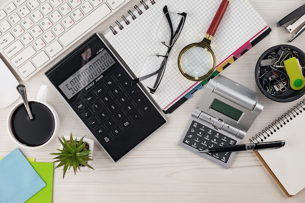 Accesorios de oficina para la gestión empresarial